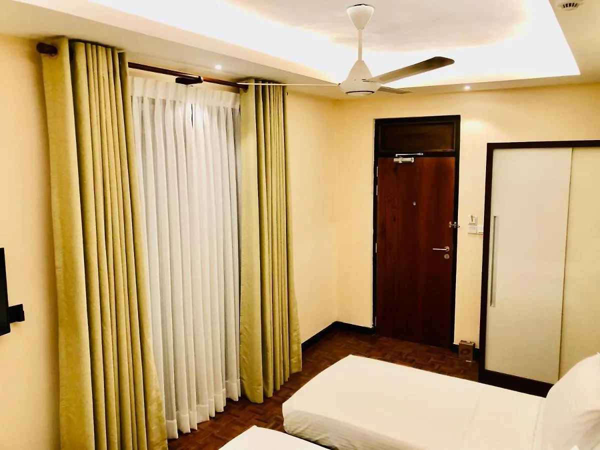 Tropic Inn - Mount Lavinia Watumulla Hotel