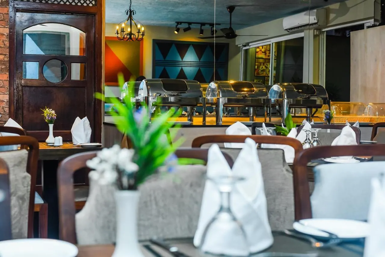 Hotel Tropic Inn - Mount Lavinia Watumulla