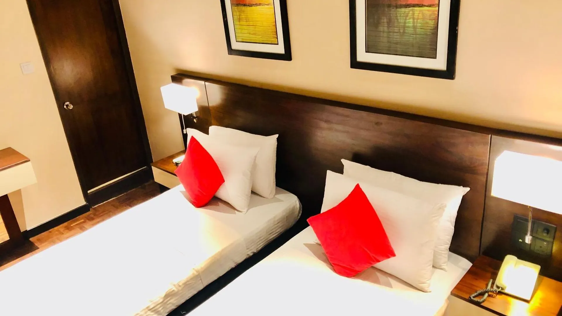 Hotel Tropic Inn - Mount Lavinia Watumulla