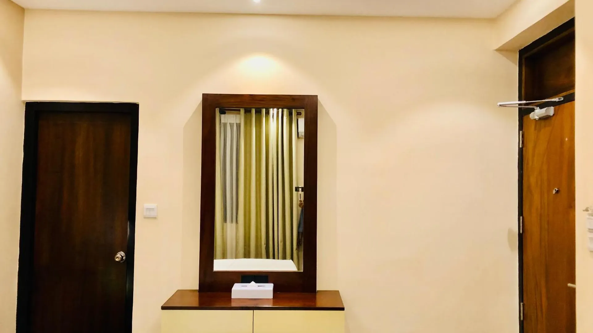 Tropic Inn - Mount Lavinia Watumulla 2*,