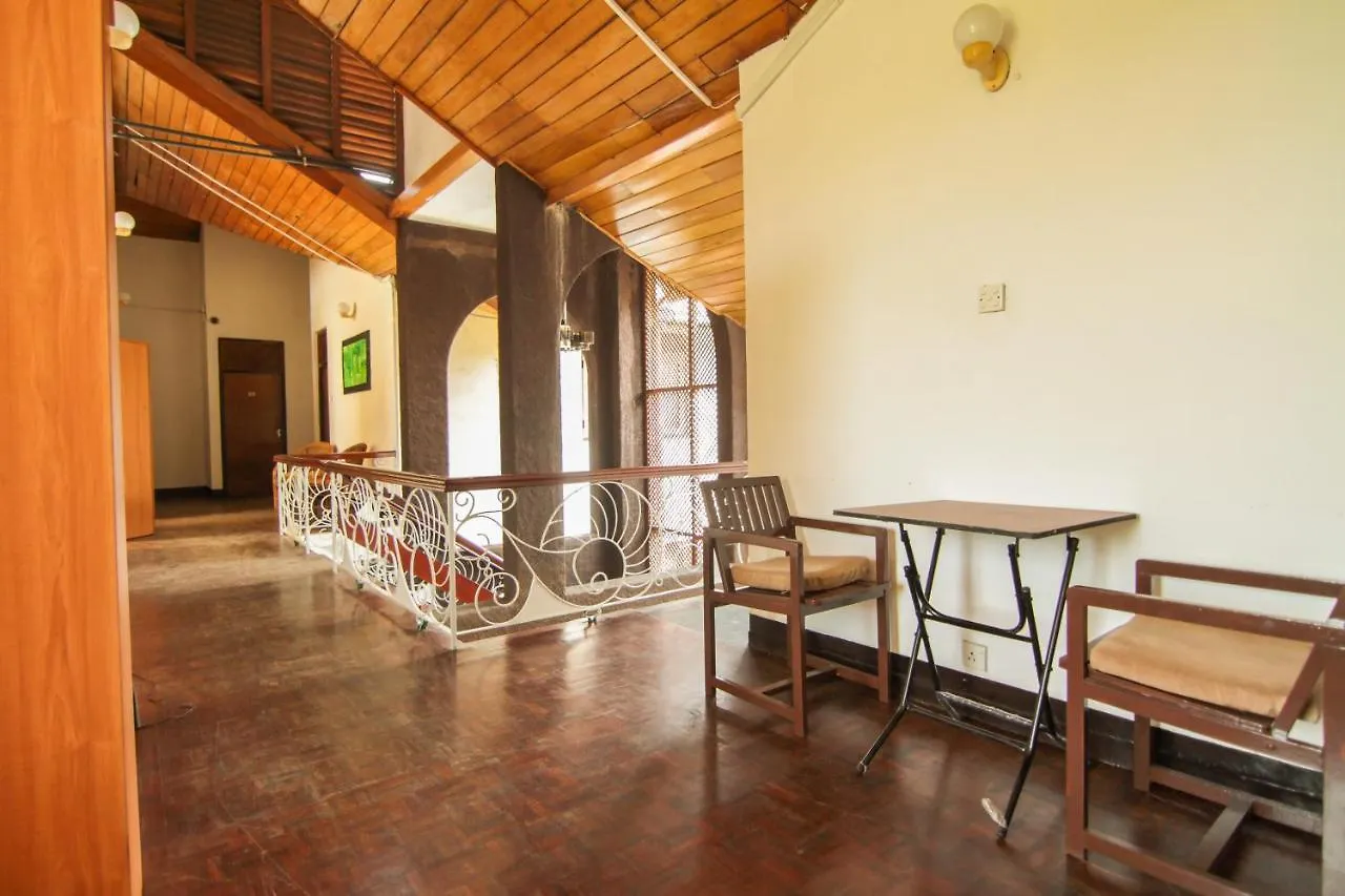 Hotel Tropic Inn - Mount Lavinia Watumulla