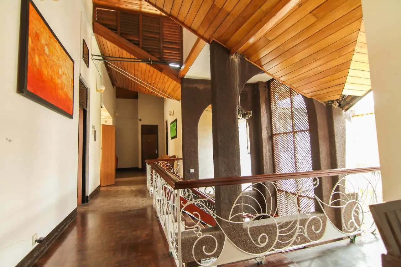 Tropic Inn - Mount Lavinia Watumulla Hotel