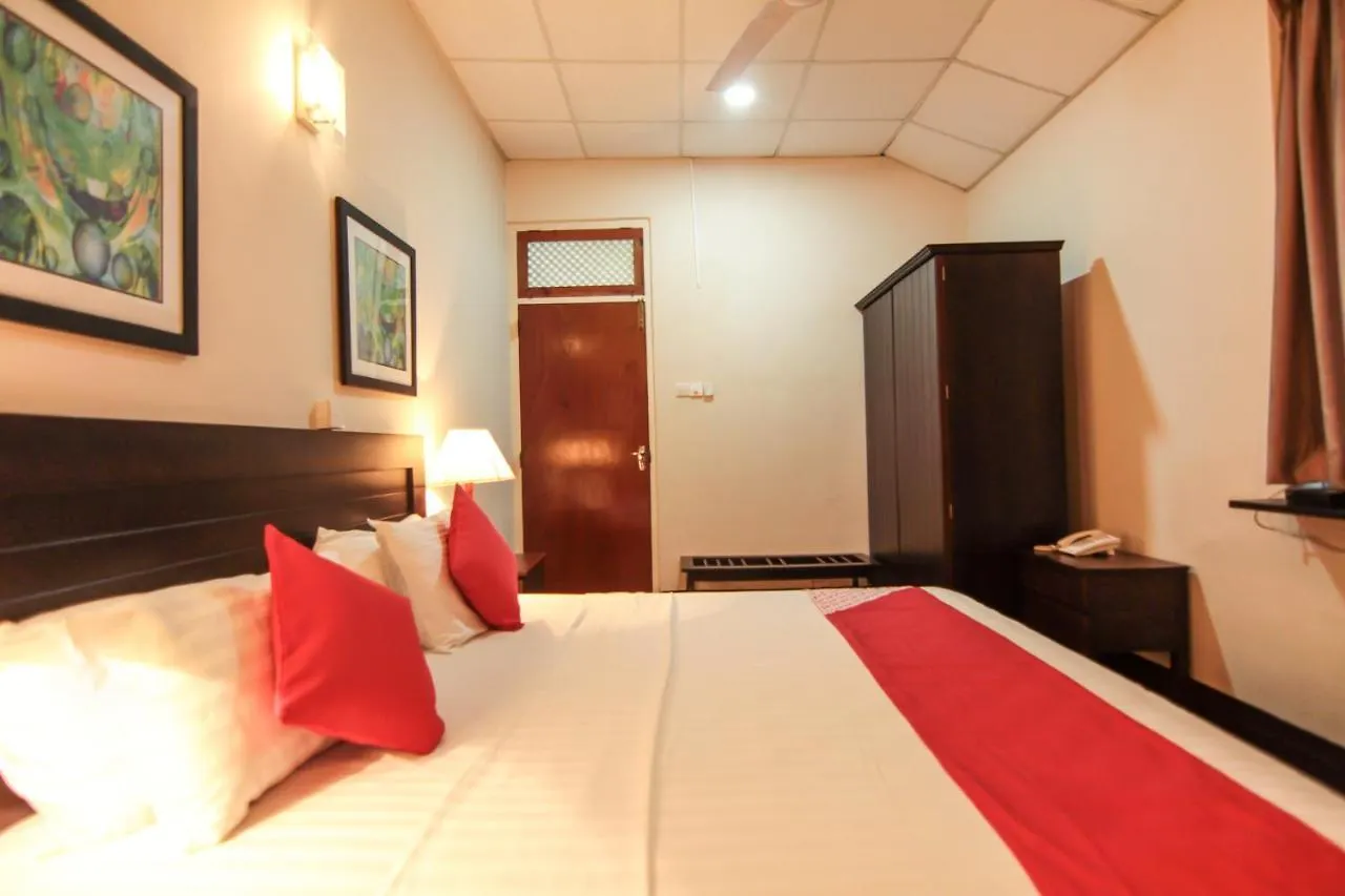 Hotel Tropic Inn - Mount Lavinia Watumulla