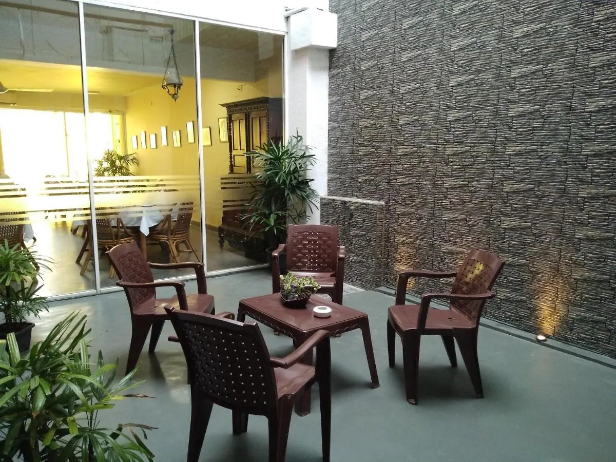 Hotel Tropic Inn - Mount Lavinia Watumulla